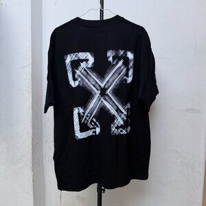Black Off-White streetwear t-shirt